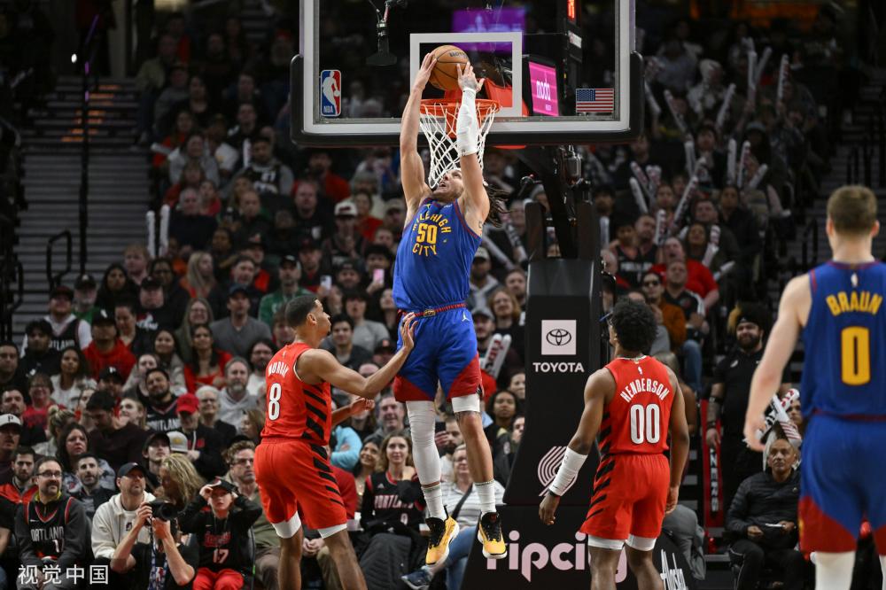 他让公众看 他让公众看